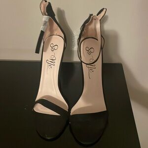 Black sleek Heels never worn size 10.
